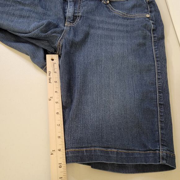 Torrid Blue Denim Shorts Women's Size 16 Button and Zip Front Pockets - Picture 9 of 10